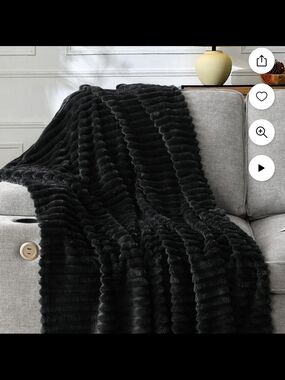 Black Plush Ribbed Throw Blanket - Black